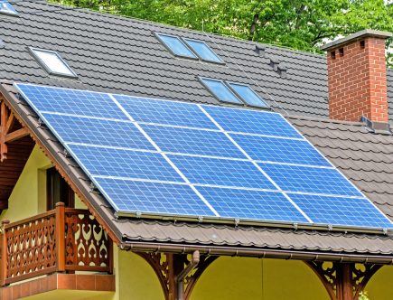 Énergie Services 67 : pose de panneaux solaires sur toit dans le Bas-Rhin
